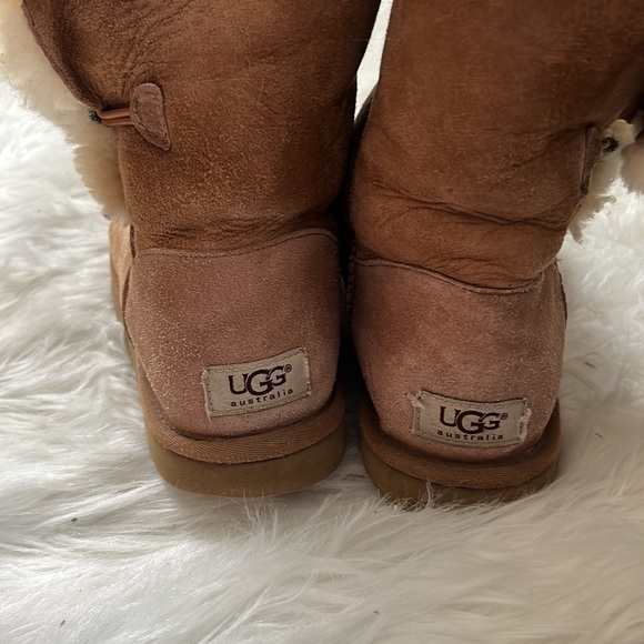 Button UGGS - Picture 9 of 11